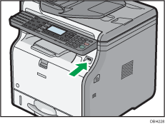 メディアスロットにUSBメモリーをセットするイラスト